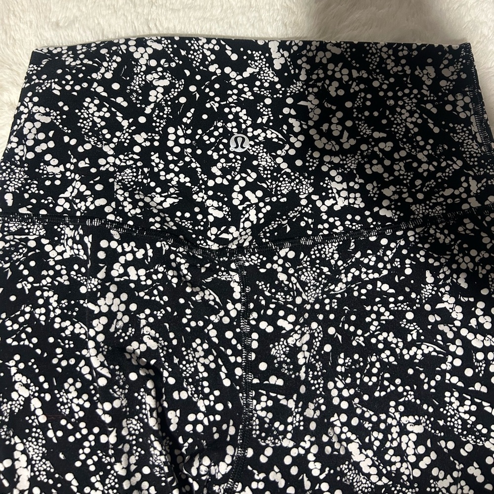 Lululemon align, Black and White Patterned Leggings size 6